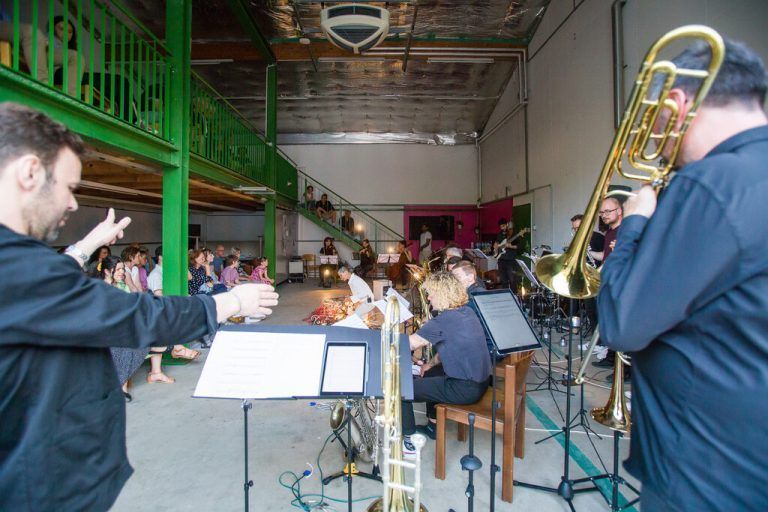 Jazz und Literatur: petit mal, Carolyn Amann und das Jazzorchester Vorarlberg spielten auf.