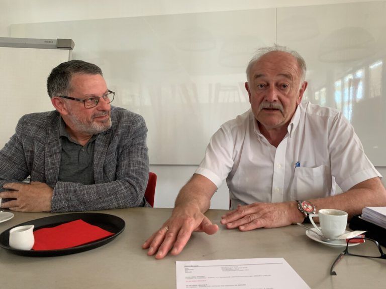 Klaus Baumann (l.) und Hans Bertsch mit einem Weckruf: Wertschätzung und Respekt verschwinden auf dem Fußballplatz.´VN
