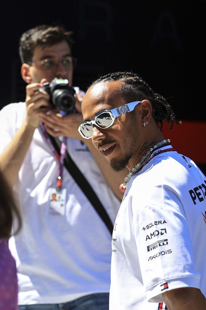 Lewis Hamilton wünscht sich, dass die Entwicklung der nächstjährigen Boliden gleichzeitig vonstatten geht. Aktuell ist allein der Wunsch der Vater des Gedankens.gepa (2)