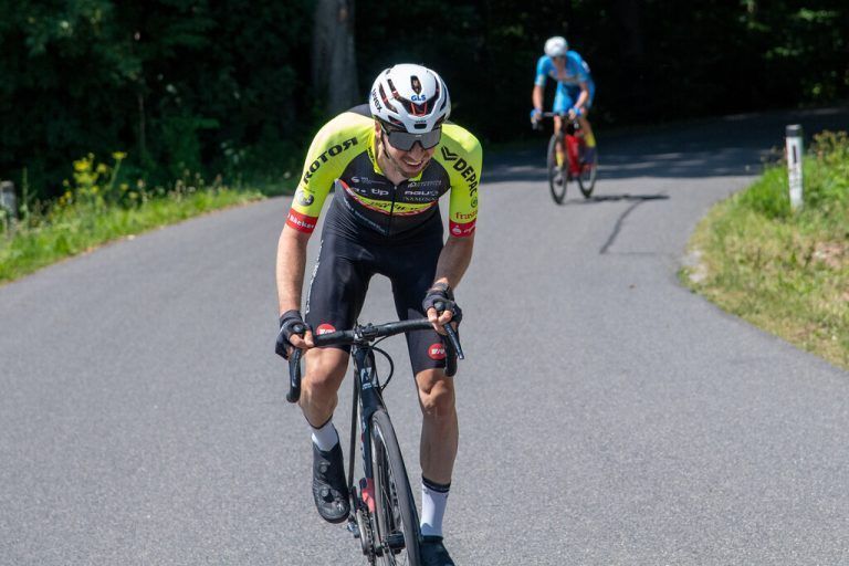 Lukas Meiler zeigt bei der Slowenien-Rundfahrt weiter auf. Eisenbauer