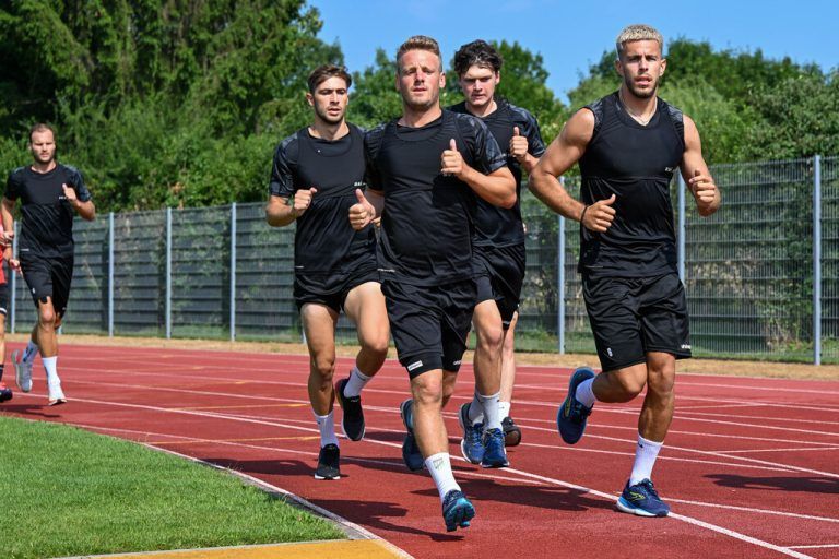 Matthias Maak, Tobias Berger, Pius Grabher, Leo Mätzler und Darijo Grujcic schwitzten auf der Laufbahn.Gepa