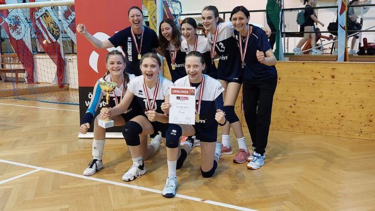 Mia Sophie Nagel, Mia Ancevski, Laura Wirth (vorne v. l.), Claudia Lubetz, Layla Hodzic, Zümra Yigit, Hannah Schwärzler und Susanne Lehmann-Ancevski (hinten v. l.).ÖVV