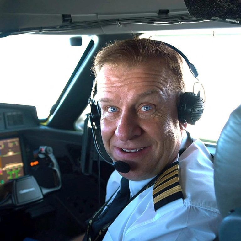Mit an Bord ist auch der britische Milliardär Hamish Harding. reuters