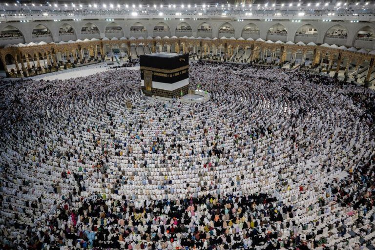 Muslimische Pilger versammeln sich um die Kaaba in der Großen Moschee in Mekka, dem heiligsten Ort des Islam. AFP