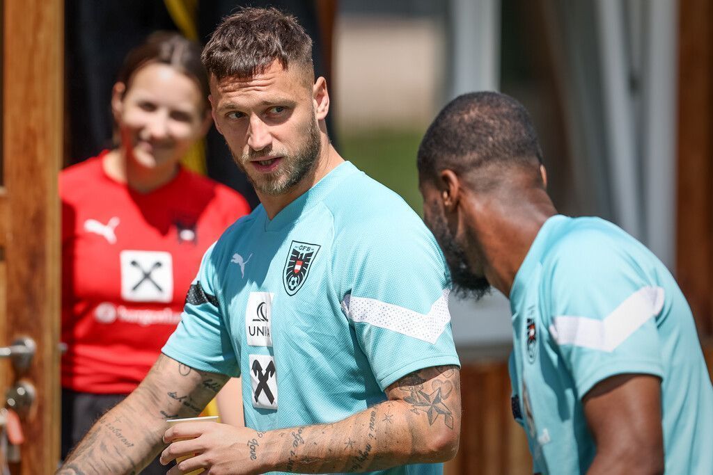 FC Bologna hält an Arnautovic fest