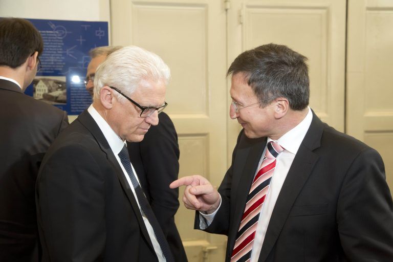 Aufsichtsratschef Ludwig Summer im Gespräch mit Vorstand Mennel.
