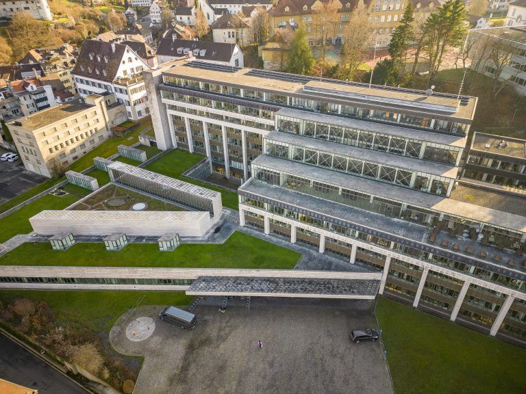 In Verwaltungsgebäuden wie dem Landhaus soll der Energieverbrauch reduziert und auf erneuerbare Energieträger umgestiegen werden. <span class="copyright">VN/Paulitsch</span>