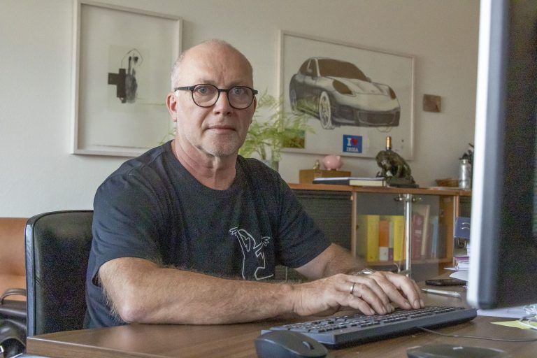 Der Dienststellenleiter des österreichischen Zollamtes West, Wolfgang Hämmerle, kennt die Problematik der Lkw-Staus. Eine Lösung dafür ist nicht in Sicht. <span class="copyright">VN/Paulitsch</span>