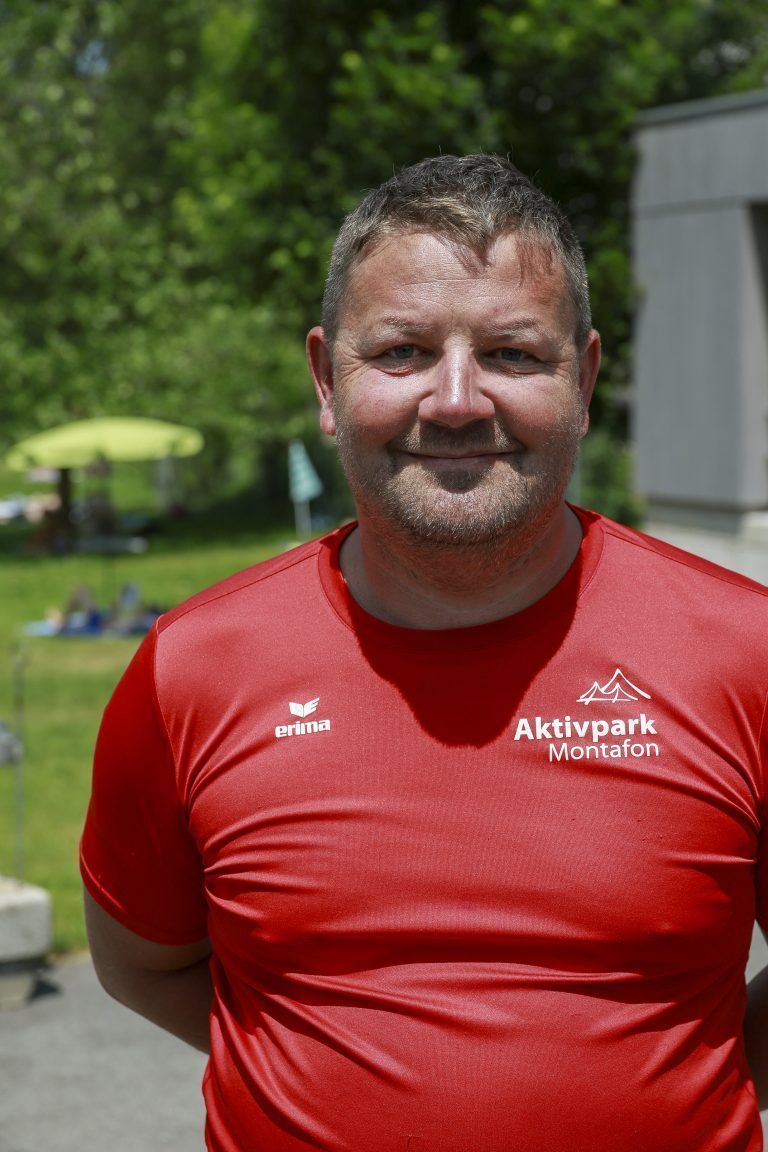 Stefan Gabl ist die vierte Saison als Bademeister im Einsatz. Im Winter kümmert er sich um den Eislaufplatz.