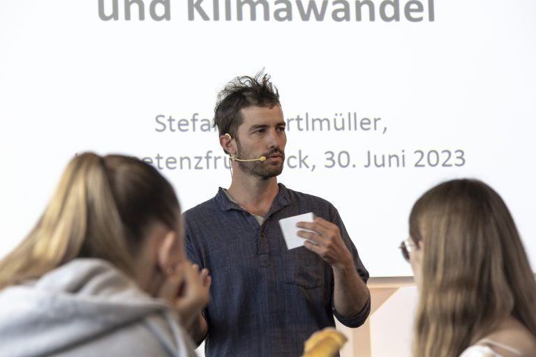 Stefan Schartmüller vom aha gab den Jugendlichen Input. <span class="copyright">VN/Paultisch</span>