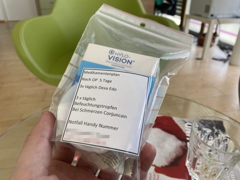 Dreimal täglich bis zu drei verschiedene Tröpfchen und Augenklappen für den Schlaf. Der Aufputschcocktail ist bereits leer. <span class="copyright">VN/Rauch</span>