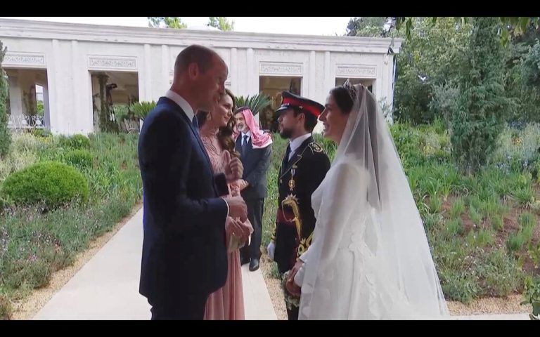 Prinz William und Prinzessin Kate gratulieren dem Brautpaar.