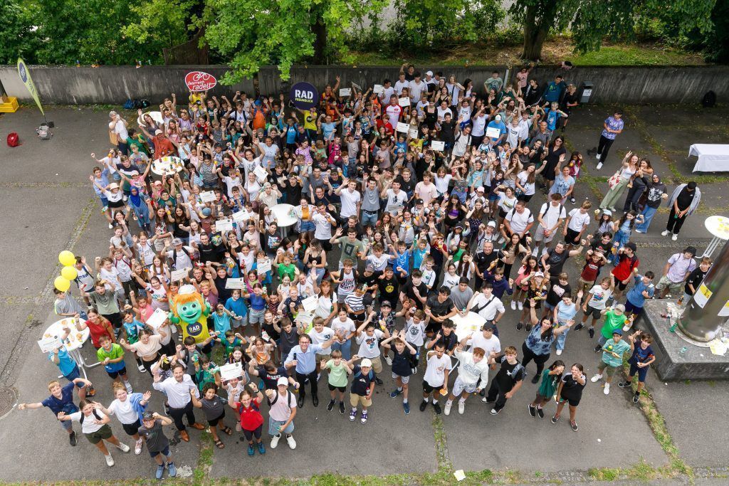 Warum 1500 Schüler gemeinsam neun Mal um die Erde radelten