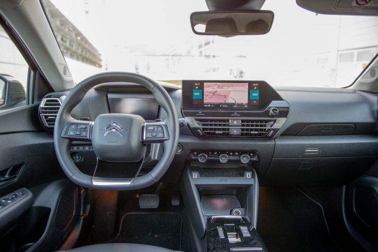 Stil und Style im Innenraum: Das moderne Digitalcockpit kommt ohne Firlefanz aus.