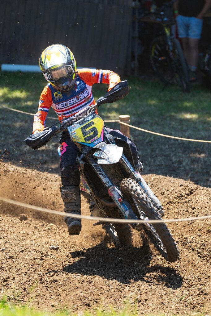 Van Der Beek holte sich den ersten Rang bei der IMBA EM Women.
