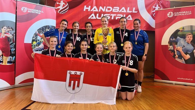 Victoria Maringer, Annika Geisler, Amelie Geppert, Hanna Schneider, Liv Neyer, Verena Schlichtling (hinten v. l.), Felicia Jürgens, Emma Sohm, Maria Adamyan, Lena Salzmann, Romina Steiner und Keshia Schmid (vorne v. l.).Privat