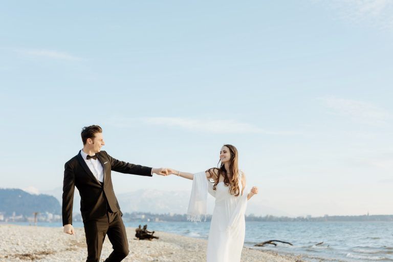 Johanna und Roman Neugebauer haben sich 2022 das Jawort gegeben. <span class="copyright">Myrtle Weddings</span>