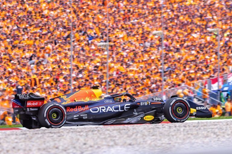 Weltmeister Max Verstappen kann sich in Spielberg sicher sein, wieder vor Tausenden Fans in Orange zu fahren.gepa