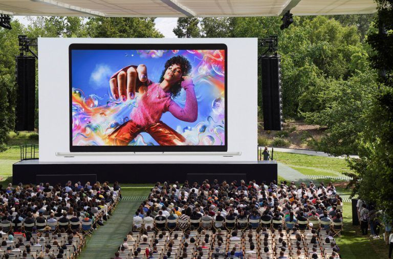 Zahlreiche Entwickler kamen in den Apple-Park. reuters