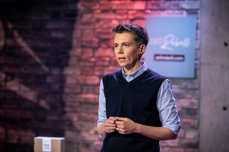 Chris Brehm hat selbst eine Leidensgeschichte mit ihrer Haut hinter sich. <span class="copyright">puls4/gerryFranck</span>