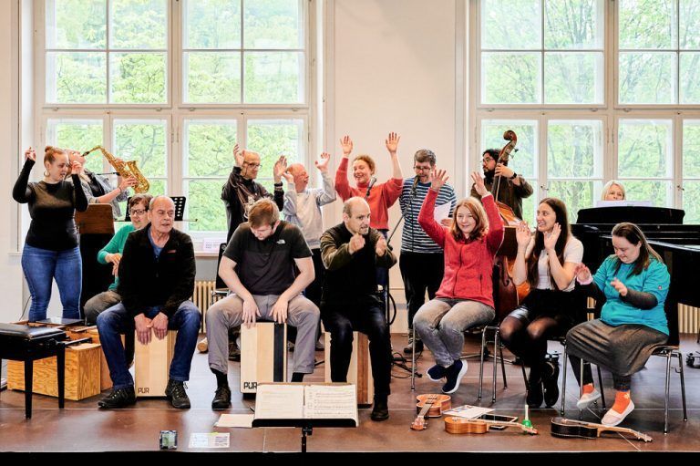 Zum Abschluss erklingt „Freude schöner Inklusion“. Vorbild ist natürlich „Freude schöner Götterfunken“ aus den Federn von Ludwig van Beethoven (Musik) und Friedrich Schiller (Text).VICTOR MARIN/STELLA VORARLBERG