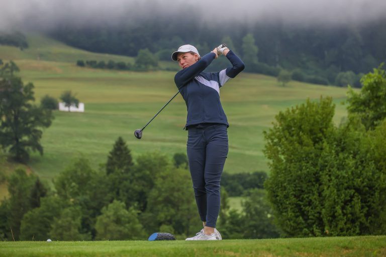 Vorjahrssiegerin Maria Hössl (GC Montfort Rankweil) holte sich mit 155 Schlägen den Titel in der MidAM-1-Klasse und blieb 14 Schläge hinter Chantal Düringer im Gesamtscore. <span class="copyright">Steurer</span>