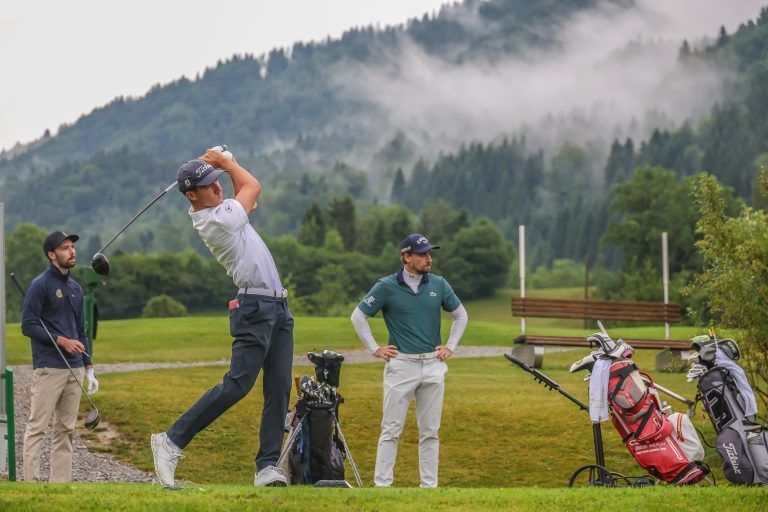 Dem noch 19-jährigen Hohenemser Michael Rauscher (GC Montfort Rankweil) gelang eine Woche vor seinem Geburtstag die erfolgreiche Titelverteidigung. <span class="copyright">Steurer</span>