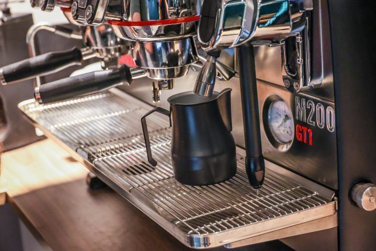 Die Siebträgermaschine bezeichnet Claudio Errico als „Ferrari unter den Kaffeemaschinen“.