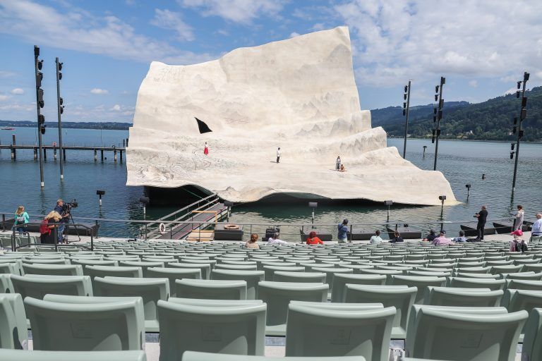 Noch sind die Sitzplätze leer. Dies soll sich aber mit der Premiere am 19. Juli ändern.<span class="copyright"> Philipp Steurer</span>