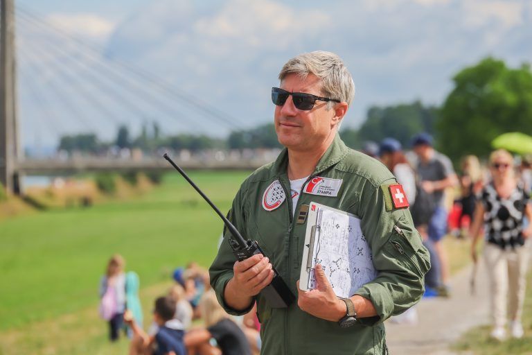 Kommandant Daniel Stämpfli verfolgte das Geschehen vom Boden aus, war aber zu jeder Zeit mit seinen Piloten in Funkverbindung.