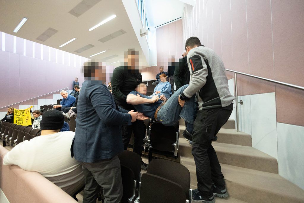 Die Sitzungspolizei im Landtag: Beim Störfall fast auf sich allein gestellt