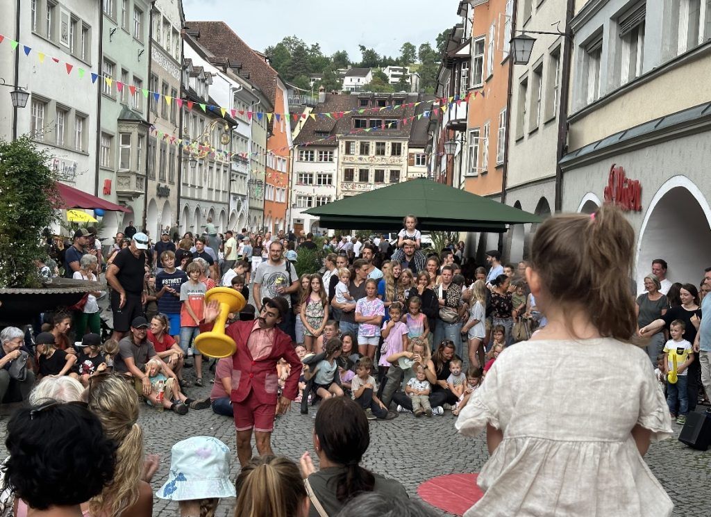 Eine Stadt als offene Zirkusbühne