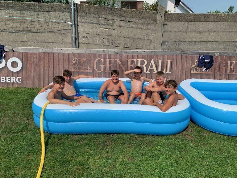 Zum Wochenauftakt war im Camp mehr Wasserspaß statt Fußball angesagt.
