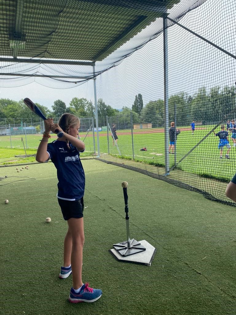 Am Mittwoch ging es für eine Gruppe der Teilnehmer nach Hard, um einmal Baseball auszuprobieren.