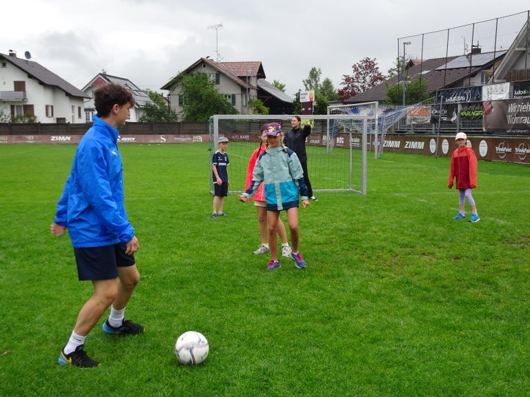Gekickt wurde natürlich auch.