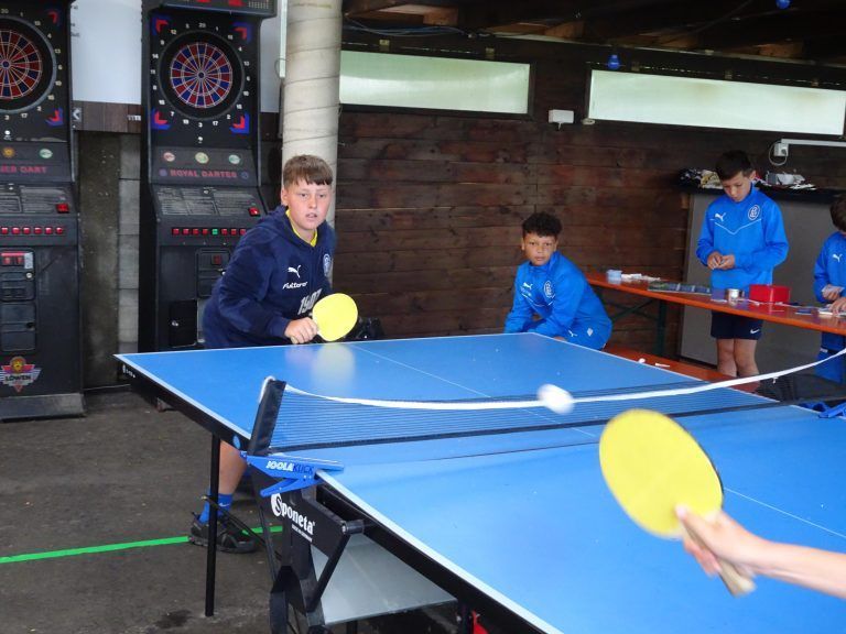 Tischtennis war bei den älteren Kindern der Renner.