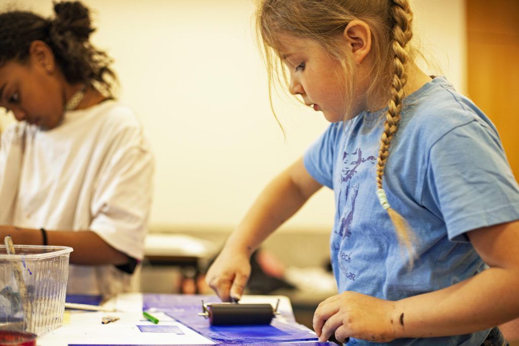Diese Kinder brachten ihr eigenes Druckwerk heraus