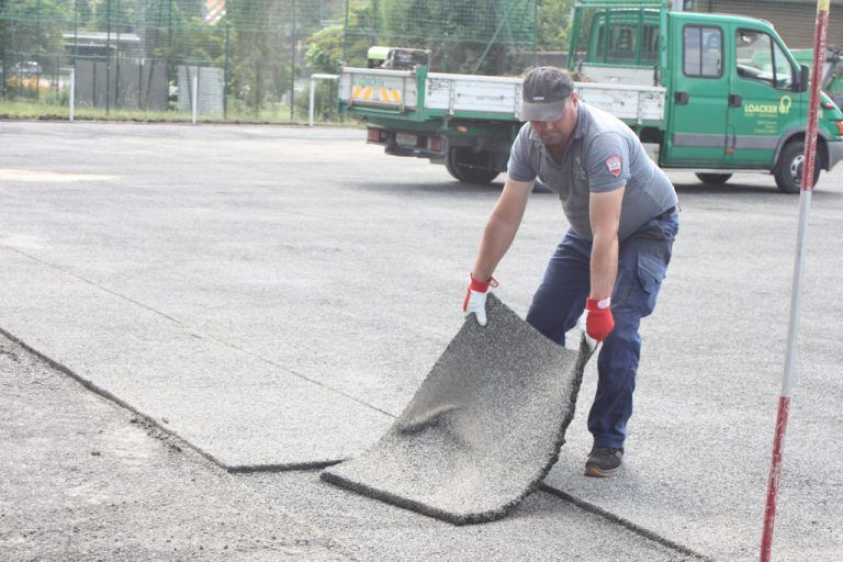 Renovierung dringend nötig: Bauarbeiten für modernes Hauptspielfeld in Rankweil gestartet.