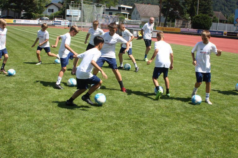 Techniktraining und Spielübungen: Knapp hundert Kursbesucher verbesserten ihre Fähigkeiten.