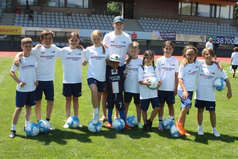 Spielen, Spaß haben, Freundschaften schließen: Große Begeisterung auf dem Fußballcamp.