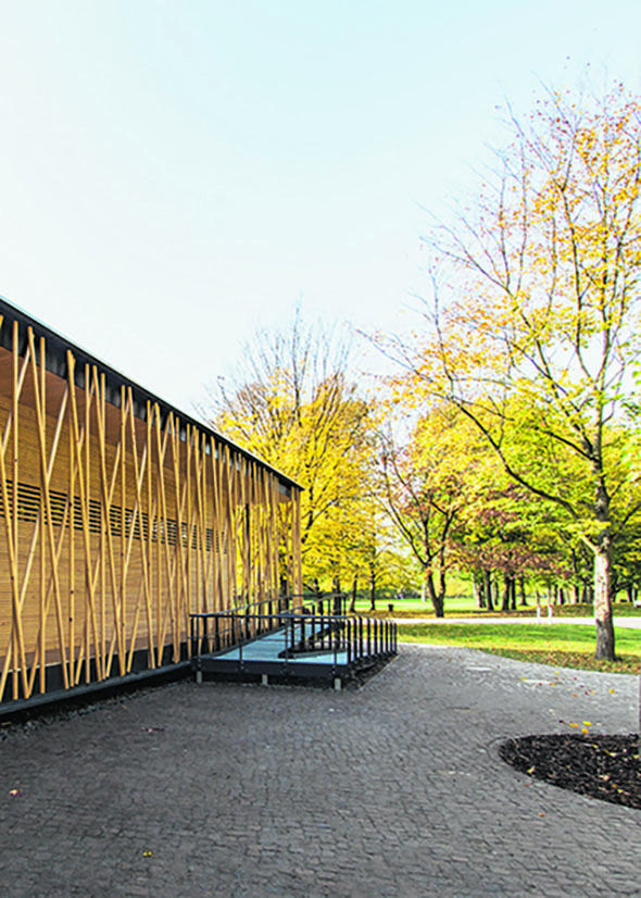 Vorarlberger Holzbaukunst in Berlin: Zartes Geflecht unter Bäumen