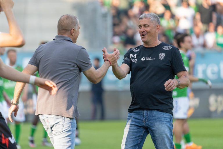 Beide Trainer, Klaus Schmidt (Altach) und Markus Mader (Lustenau), jubelten nach der Partie. <span class="copyright">Stiplovsek </span>