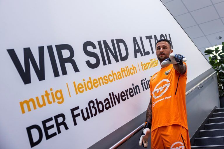 Dejan Stojanovic – der Torhüter verkörpert die Schlagworte des Vereins. Der Goalie soll mit seiner Erfahrung, gesammelt in all den Auslandsjahren, für Ruhe und Stabilität in der Defensive sorgen. <span class="copyright">Selina Meier</span>