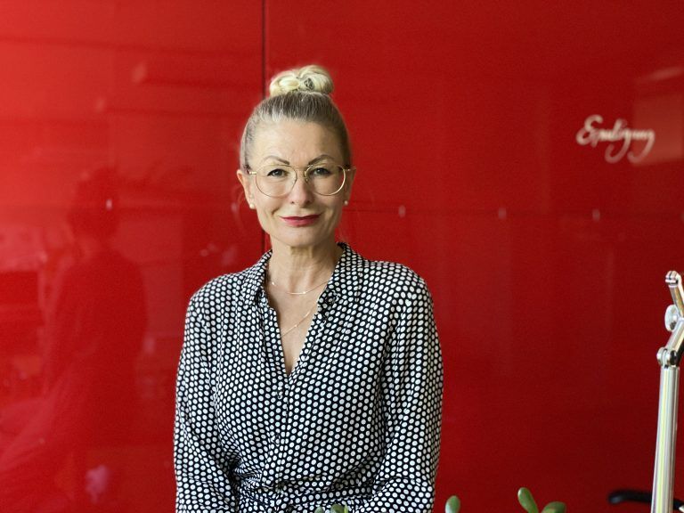 Martina Eisendle setzt sich ehrenamtlich für die LGBTQ+ Community ein.<span class="copyright"> vn/pem</span>