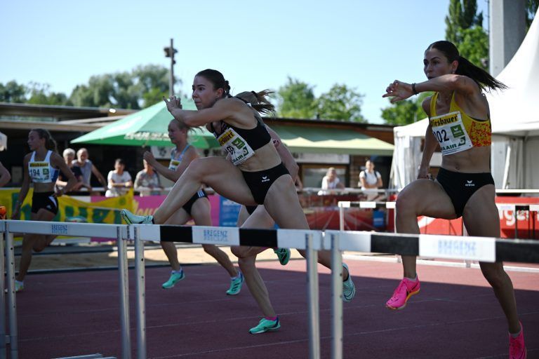 Isabel Posch wurde Vizemeisterin mit Landesrekord über die 100-m-Hürden und egalisierte mit 13,50 Sekunden den 50 Jahre alten Landesrekord. <span class="copyright">ÖLV/amriphoto</span>