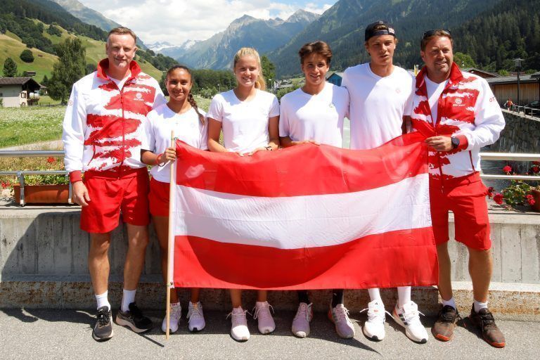 Das ÖTV-Team in Klosters mit Tamara Kostic, Alexandra Zimmer, Benedikt Szerencsits und Joel Schwärzler (v. l.). <span class="copyright">Tennis Klosters</span>