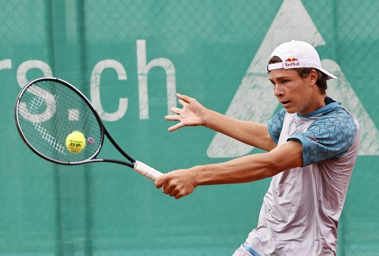 Der Harder Joel Schwärzler wurde bei der U18-EM auf der Zielgeraden gestoppt und holte Bronze im Einzel und im Doppel mit Benedikt Szerencsits. <span class="copyright">Tennis Klosters</span>