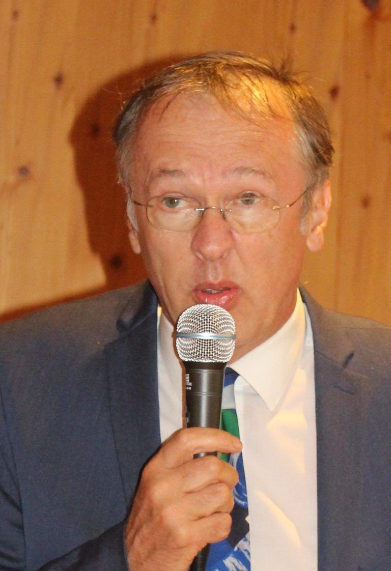 Direktor Hammerer: „Werkraumschule lässt mehrere Wege offen – Abschluss als ,normale‘ Handelsschule, jederzeit Umstieg auf HAK oder auch Lehre und Matura.“