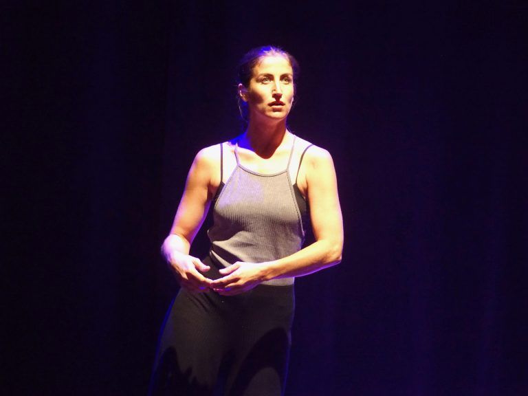 Es ist ein Stück Ballettmusik, und so funktioniert nun auch die zusätzliche Komponente mit Silvia Salzmann.