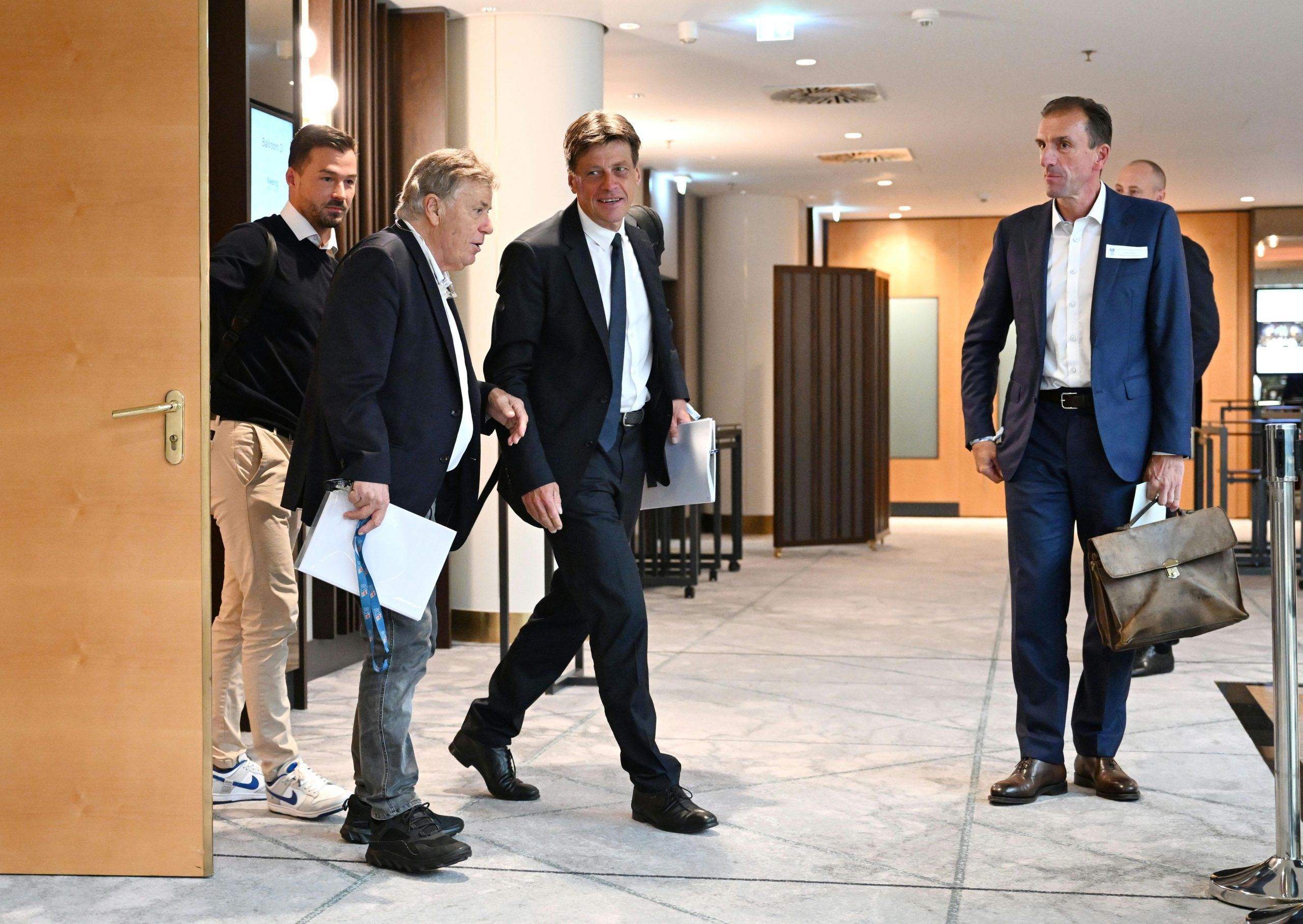 Matthias Guggenberger, Peter Schröcksnadel, Herbert Houf und Markus Prock anlässlich der Hauptversammlung. <span class="copyright">apa</span>